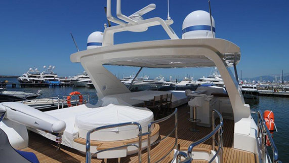 Azimut 84 Yacht for Sale - Amenities - Spacious Upper Deck