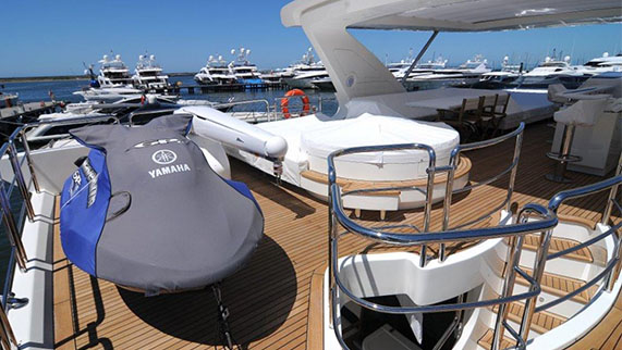 Azimut 84 Yacht for Sale - Amenities - Water Scooter