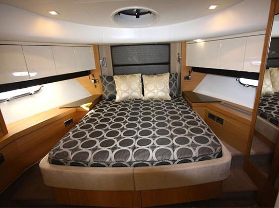 Leeloo Yacht for Sale - Amenities - Master Bedroom