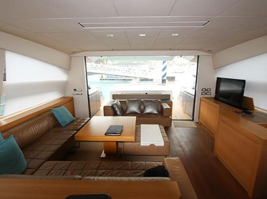 Pershing 80 Yacht for Sale - Amenities - Comfortable Living Room