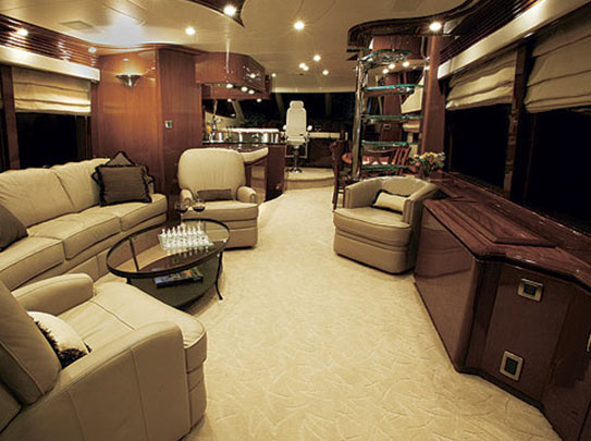 Sahara Yacht for Sale - Amenities - Comfortable Living Room